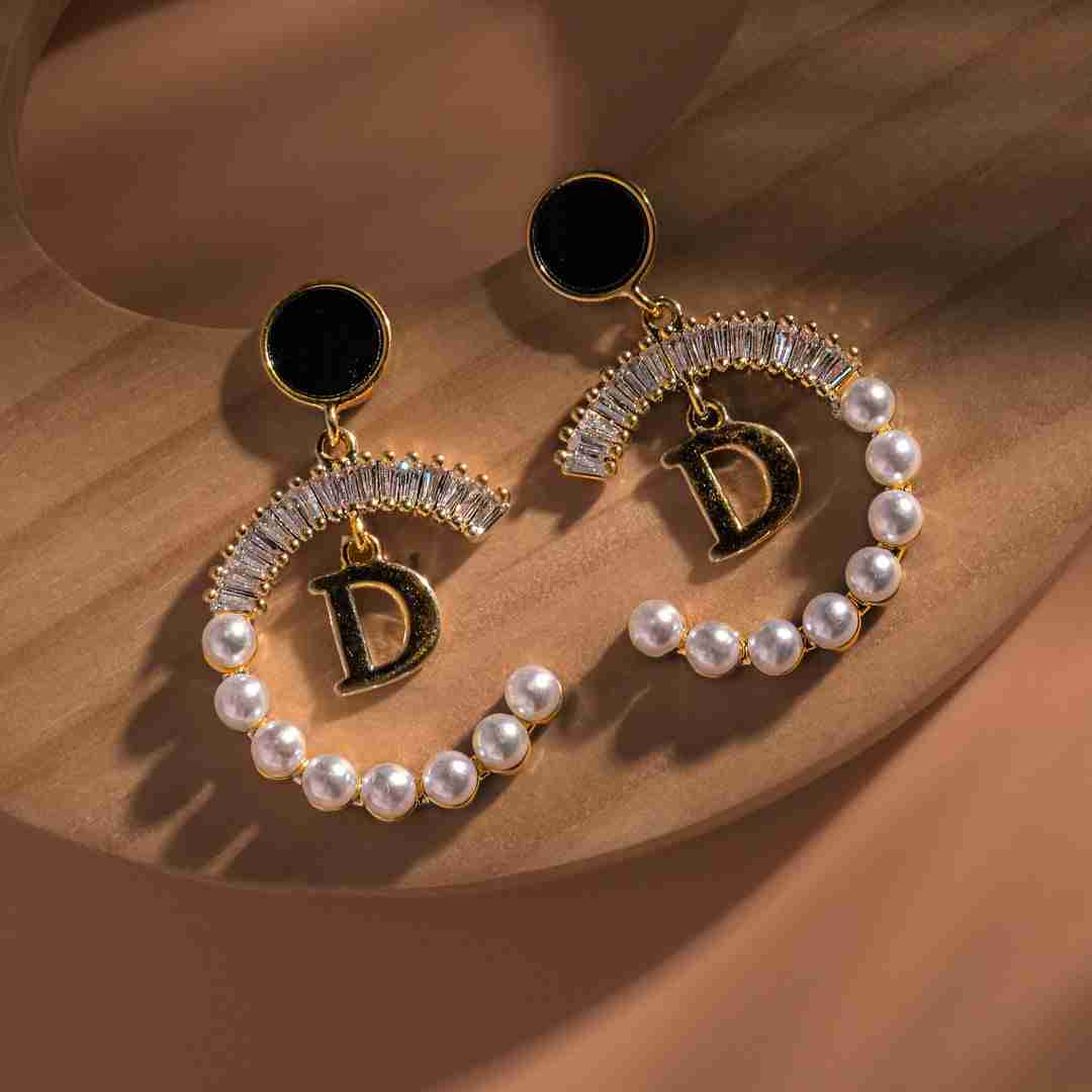 Buy stud earrings for women online at Glamsutra