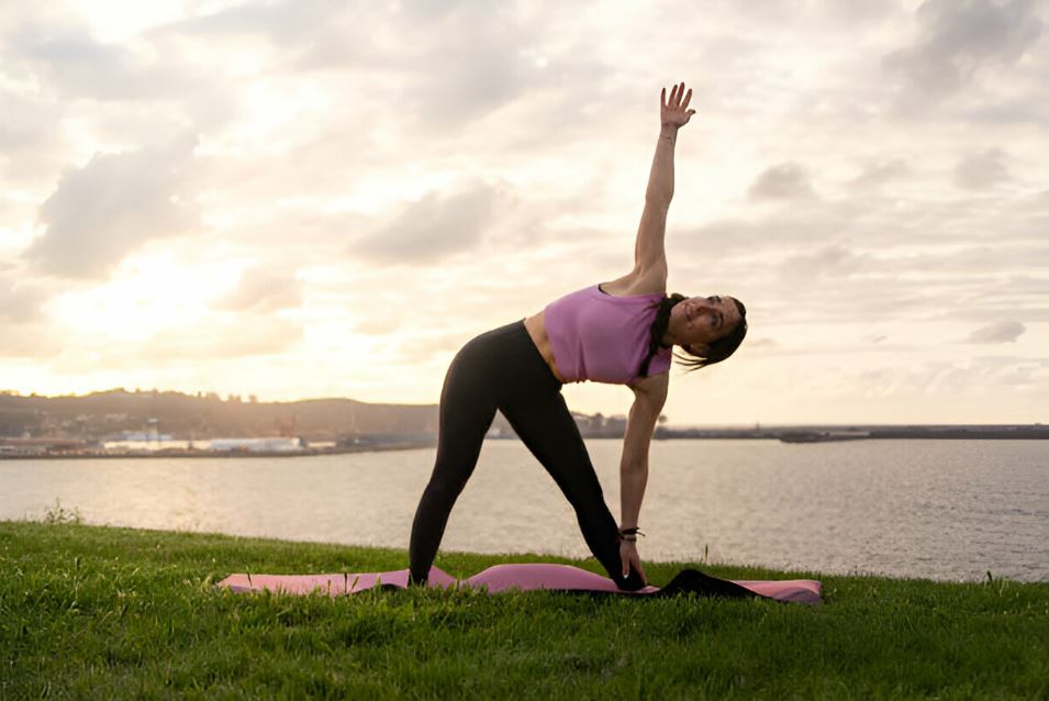 Vinyasa Yoga Benefits for Weight Loss - Rudra Yoga India