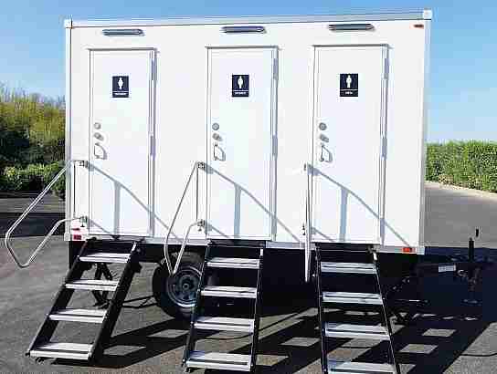 Portable restroom trailers for weddings