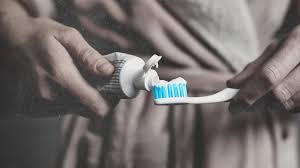 Benefits of Fluoride Toothpastes for Stronger Teeth