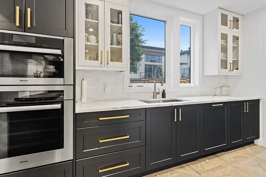 How to Incorporate Kitchen Cabinet Hardware Trends Into Your Remodel